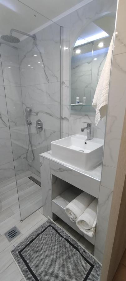 Sweetmar Guestrooms-Ground Floor Kos Town Luaran gambar