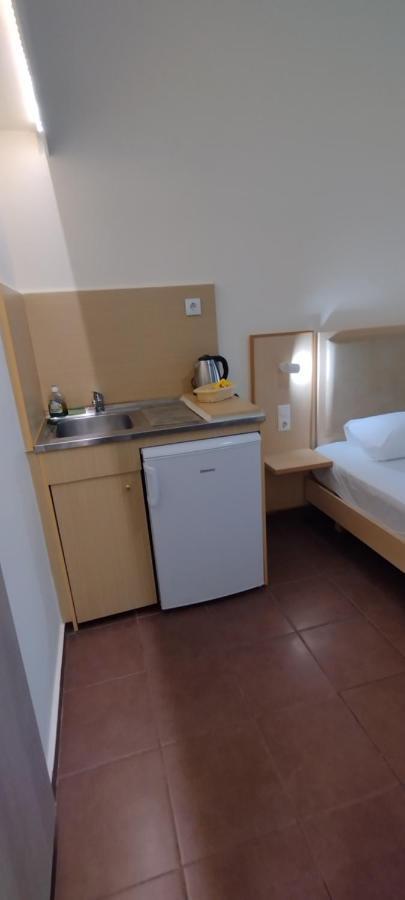 Sweetmar Guestrooms-Ground Floor Kos Town Luaran gambar