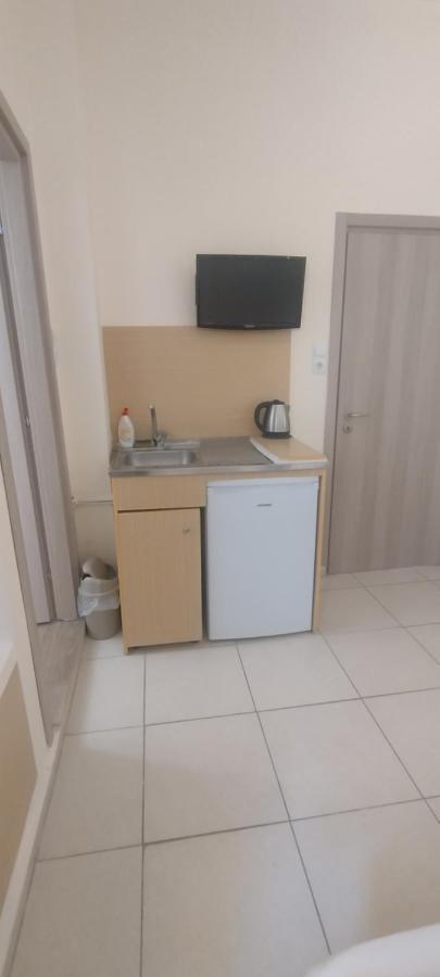 Sweetmar Guestrooms-Ground Floor Kos Town Luaran gambar